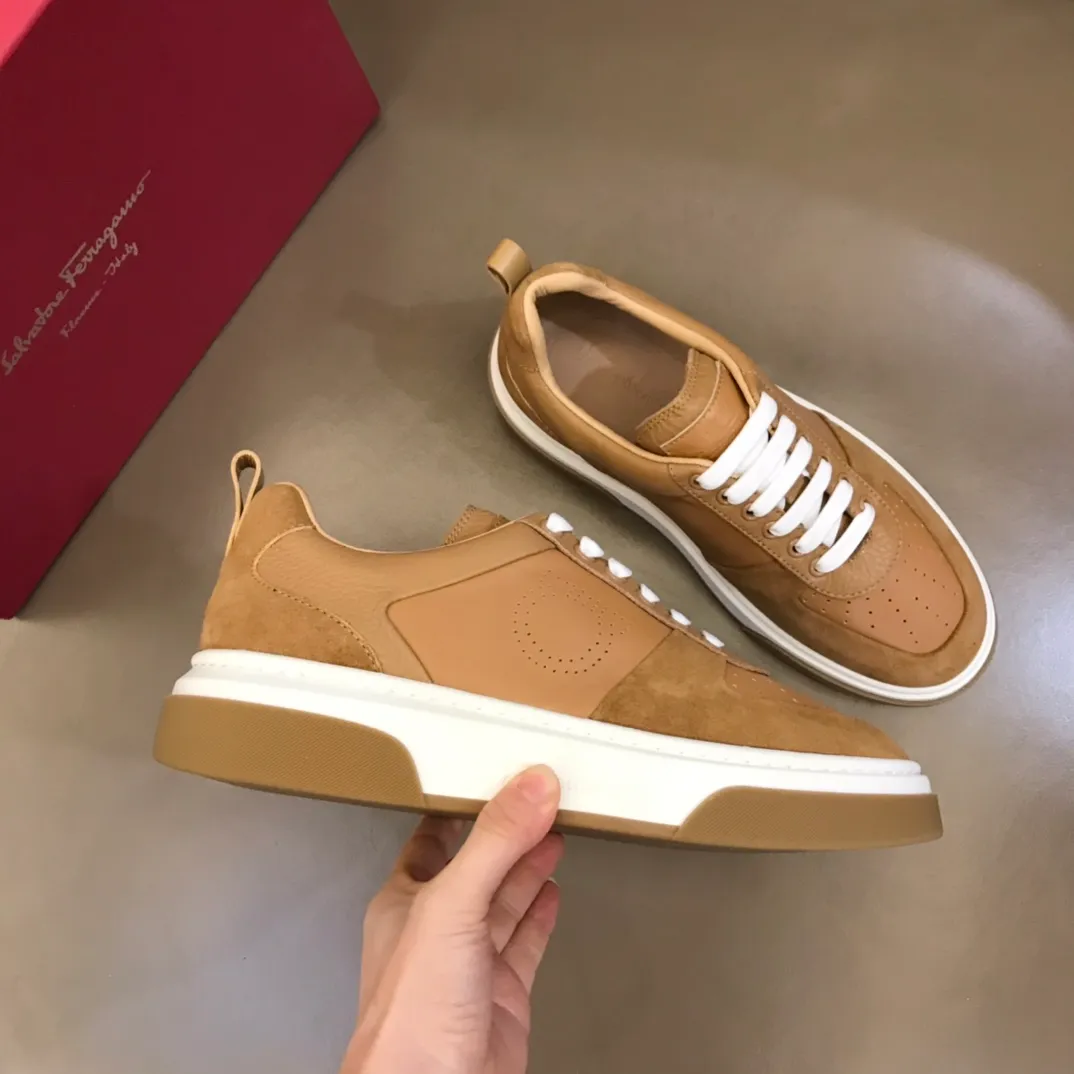 p420 "Salvatore Ferraga**" men's low-cut fashion sneakers. This casual shoe has a novel structure and is made of soft calfskin. The contrasting color elements on the upper highlight the bold and avant-garde atmosphere. The first-layer cowhide lining is high-end and comfortable. Energetic and fresh, these shoes can be worn with casual looks or add a touch of street style to elegant trousers.  Size: 38-44